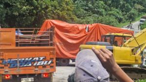 20250924_Gunung-Hantu_jalan-Samarinda-Bontang_Kaltim_Kalimantan-Timur.jpg