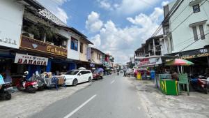 20250925-jalan-di-masjid-Samarinda.jpg
