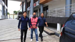 20250926_Kejati-Kaltim-menahan-tersangka-baru-berinisial-A-dalam-kasus-Perusda-BKS.jpg