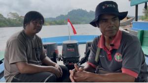 20250927_Motoris-duduk-diatas-Longboat-saat-hendak-menyusuri-Riam-Mahakam.jpg