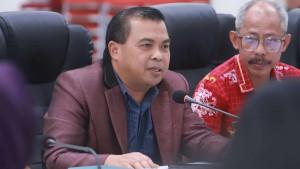 20250928_Wakil-Walikota-Bontang-Agus-Haris-saat-memimpin-rapat-koordinasi-MBG.jpg