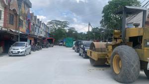 20250930_Keberadaan-truk-yang-parkir-liar-di-Jalan-Tjutjup-Suparna-merusak-estetika.jpg
