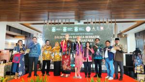 20251002_10-UMKM-Balikpapan-ambil-bagian-dalam-perayaan-Hari-Batik-Nasional-di-Hotel-Novotel.jpg