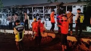 20251002_BPBD-PPU-Tangani-Kebakaran-di-Hunian-Pekerja-IKN.jpg