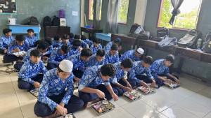 20251003_MBG-di-SMP-4-Muhammadiya-Samarinda.jpg
