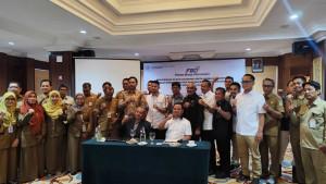20251006_Komisi-III-DPRD-Balikpapan-bersama-OPD-dan-akademisi-UGM-usai-FGD-penataan-kabel.jpg