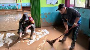 20251006_banjir-bandang_Long-Ikis_Paser.jpg20251005_Kondisi-rumah-di-Desa-Labangka-PPU-pasca-terdampak-longsor.jpg20251005_Andi-Muhammad.jpg