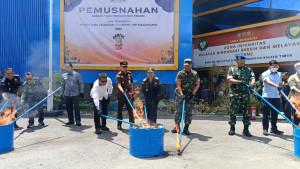 20251007_Bea-Cukai-Kalbagtim-musnahkan-barang-ilegal-senilai-Rp11-Miliar.jpg