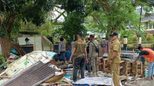 20251007_Satpol-PP-Balikpapan-bongkar-bangunan-liar-di-Klandasan-Ulu.jpg