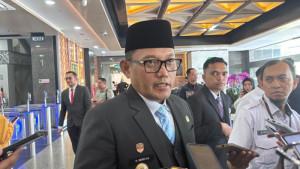 20251007_Wakil-Gubernu-rKaltim-Seno-Aji-saat-di-temui-usai-melaksanakan-rapat-di-Kantor-Gubernur.jpg