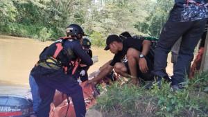 20251008_Kapal-Tenggelam-Sungai-Meratak-Tim-SAR-Gabungan.jpg