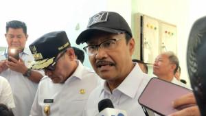 20251008_Menteri-Sosial-Saifullah-Yusuf-saat-diwawancarai-usai-menyambangi-sekolah-rakyat.jpg