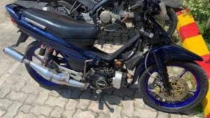 20251009_Barang-bukti-yang-dicuri-remaja-Penajam-berupa-sepeda-motor-Yamaha-F1ZR.jpg