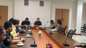 20251009_RDP-DPRD-Samarinda-Dishub-dan-pelaku-usaha-terkait-relaksasi-SSA-di-Jalan-Abul-Hasan.jpg
