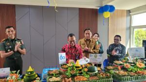 20251014_Pemotongan-tumpeng-oleh-Pimpinan-Bankaltimtara-Cabang-Sendawar-di-HUT-ke-60.jpg