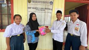 20251014_SMPN-3-Long-Pahangai-Mahak-Ulu-Dapat-Donasi-Buku.jpg