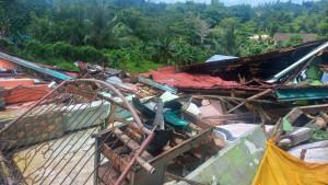 20251019_Puing-puing-Bekas-Longsor-Rumah.jpg20251023-TANAH-longsor-4.jpg