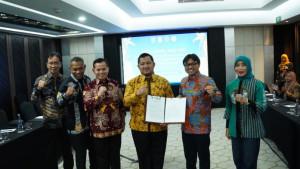 20251024_Sekda-Paser-Katsul-Wijaya-saat-menandatangani-kerja-sama-penanganan-inflasi.jpg