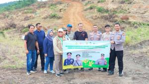 20251026_Kapolres-Paser-AKBP-Novy-Adi-Wibowo-survei-eks-tambang-di-Desa-Lolo.jpg