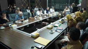 20251104_Pejabat-Pemkot-Samarinda-saat-mengikuti-rapat-pembahasan-konsep-Integrated-City-Planning.jpg