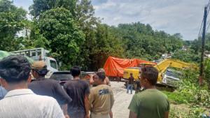 20252309_Jalan-Poros-Bontang-Samarinda-Lakalantas-Truk-Trailer.jpg20252309_Angela-dan-Suhuk-Bupati-dan-Wakil-Bupati-Mahulu.jpg20252309_Isran-Noor-Muncul-Perdana-di-Kejati-Kaltim-Pemeriksaan-DBON.jpg