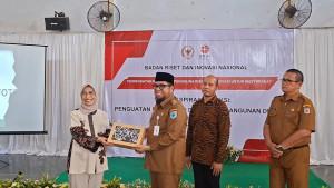 20252309_Wakil-Bupati-Wabup-Kabupaten-Paser-Ikhwan-Antasari-Bersama-Hetifah-Sjaifudian.jpg