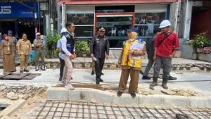 20252309_Wakil-Walikota-Balikpapan-Bagus-Susetyo-Trotoar-Ahmad-Yani.jpg