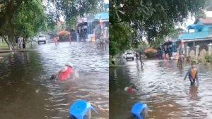 20252701-Momen-Seorang-Bocah-Nyaris-Tenggelam-di-Banjir-Samarinda.jpg