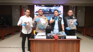 22072025-Polda-Kaltim-tunjukan-barang-bukti-tersangka-muara-kate.jpg