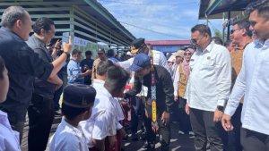 3072025-Menteri-Lingkungan-HidupKepala-BPLH-Hanif-Faisol-Nurofiq-di-Desa-Pela.jpg