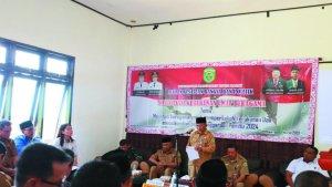 Asisten-II-Setdakab-Kutai-Barat-Rahmat-membuka-kegiatan-Sosialisai-sekaligus.jpg