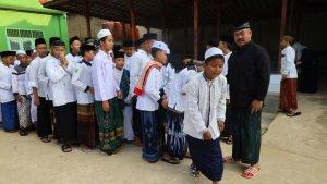 Bupati-Kukar-Edi-Damansyah-saat-mengunjungi-Pondok-Pesantren-Nurul-Islam.jpg