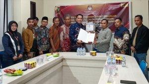 Edy-Triyono-Sumartadi-bersama-KH-Masrur-resmi-saat-mendaftar-Pilkada-Berau.jpg