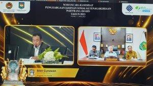 Gubernur-Kaltim-Isran-Noor-saat-menghadiri-undangan-wawancara-nominator-Paritrana-Award.jpg