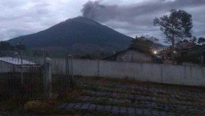 Gunung-Kerinci-kembali-erupsi-Rabu-1112023-fix.jpg