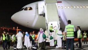 Ilustrasi-jemaah-calon-haji-yang-berangkat-secara-reguler-melalui-embarkasi-Balikpapan.jpg