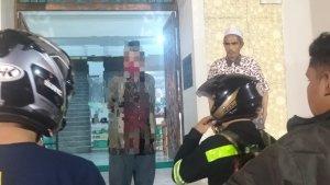 JI-56-pria-paruh-baya-yang-melakukan-pembakaran-sampah-di-atap-Masjid-Raya-Samarinda.jpg