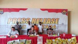 Kapolda-Kaltara-Irjen-Pol-Daniel-Adityajaya-saat-menunjukan-barang-bukti-narkotika0.jpg