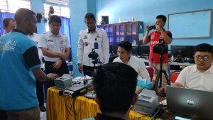 Kepala-Rutan-Tanjung-Redeb-Berau-Puang-Dirham-memantua-warga-binaan-lakukan-perekaman-KTP.jpg