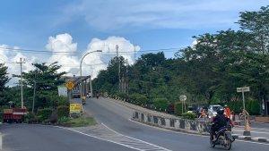 Kondisi-jembatan-Sambaliung-yang-masih-belum-ditutup-menunggu-kesiapan-LCT.jpg