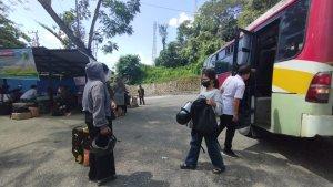 MENUNGGU-KEBERANGKATAN0.jpg