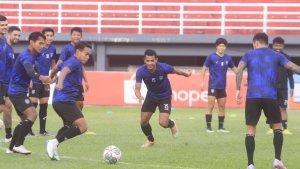 Menjelang-jamu-PersijaPemain-Borneo-FC-Samarinda-latihan-di-Stadion-Segiri-Samarinda-80.jpg