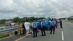 Mobil-dinas-Lurah-Baru-Tengah-Balikpapan-usai-kecelakaan-di-Jalan-Tol-Balikpapan-Samarinda-KM-30.jpg