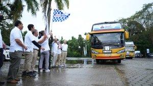 Para-pemudik-dilepas-secara-resmi-Manajemen-Pupuk-Kaltim-bersama-Wali-Kota-Bontang.jpg