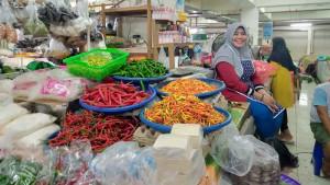 Pedagang-di-Pasar-Bontang.jpg