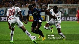 Pemain-depan-Atalanta-Duvan-Zapata-tenga.jpg