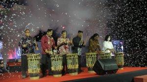 Pembukaan-TIFAF-ditandai-penabuhan-gendang-secara-serempak.jpg