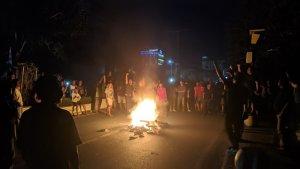 Ratusan-mahasiswa-dan-masyarakat-Berau-saat-melakukan-demo-di-Kantor-PLN.jpg