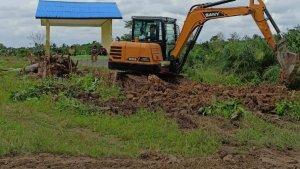 Revitalisasi-lapangan-yang-dilakukan-oleh-Karang-Taruna-Desa-Mengkudu-Kecamatan-Batu-Engau.jpg