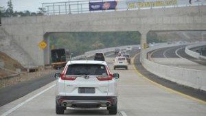 Saat-melaju-di-jalan-tol-jangan-nyalakan-lampu-hazard-jika-ngerem-dadakan.jpg